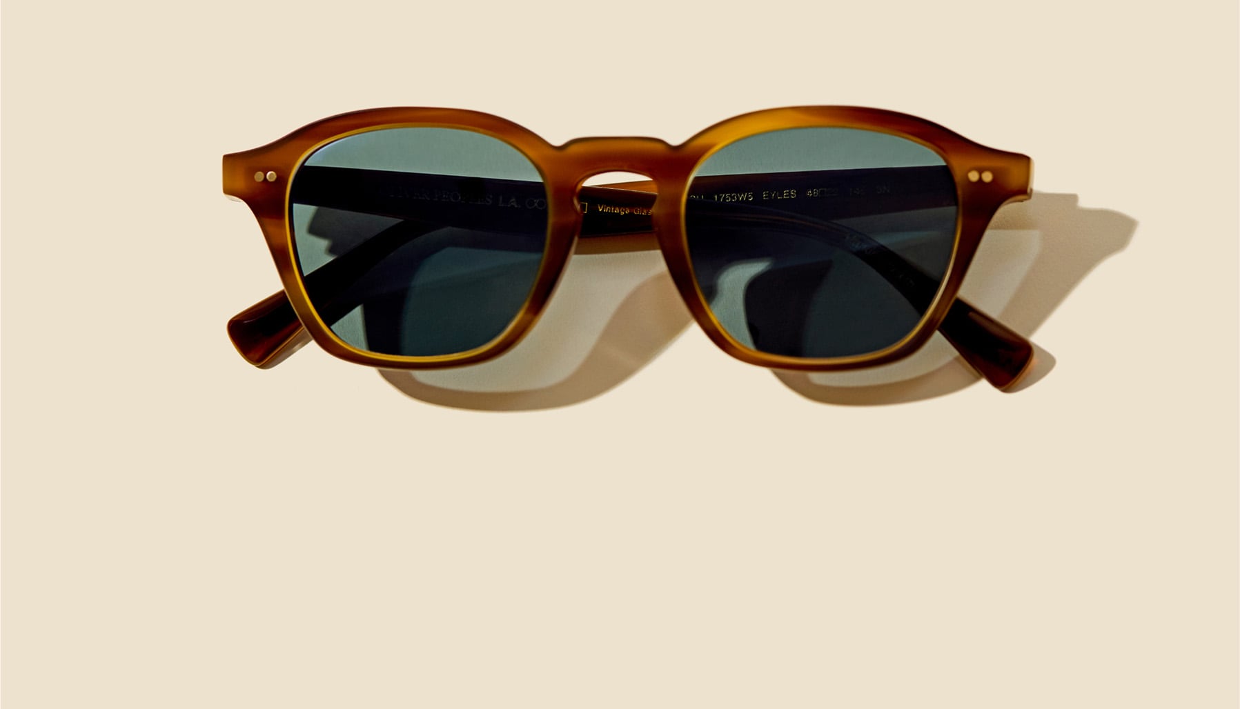 メンズとウィメンズのデザイナーサングラス ト | Oliver Peoples