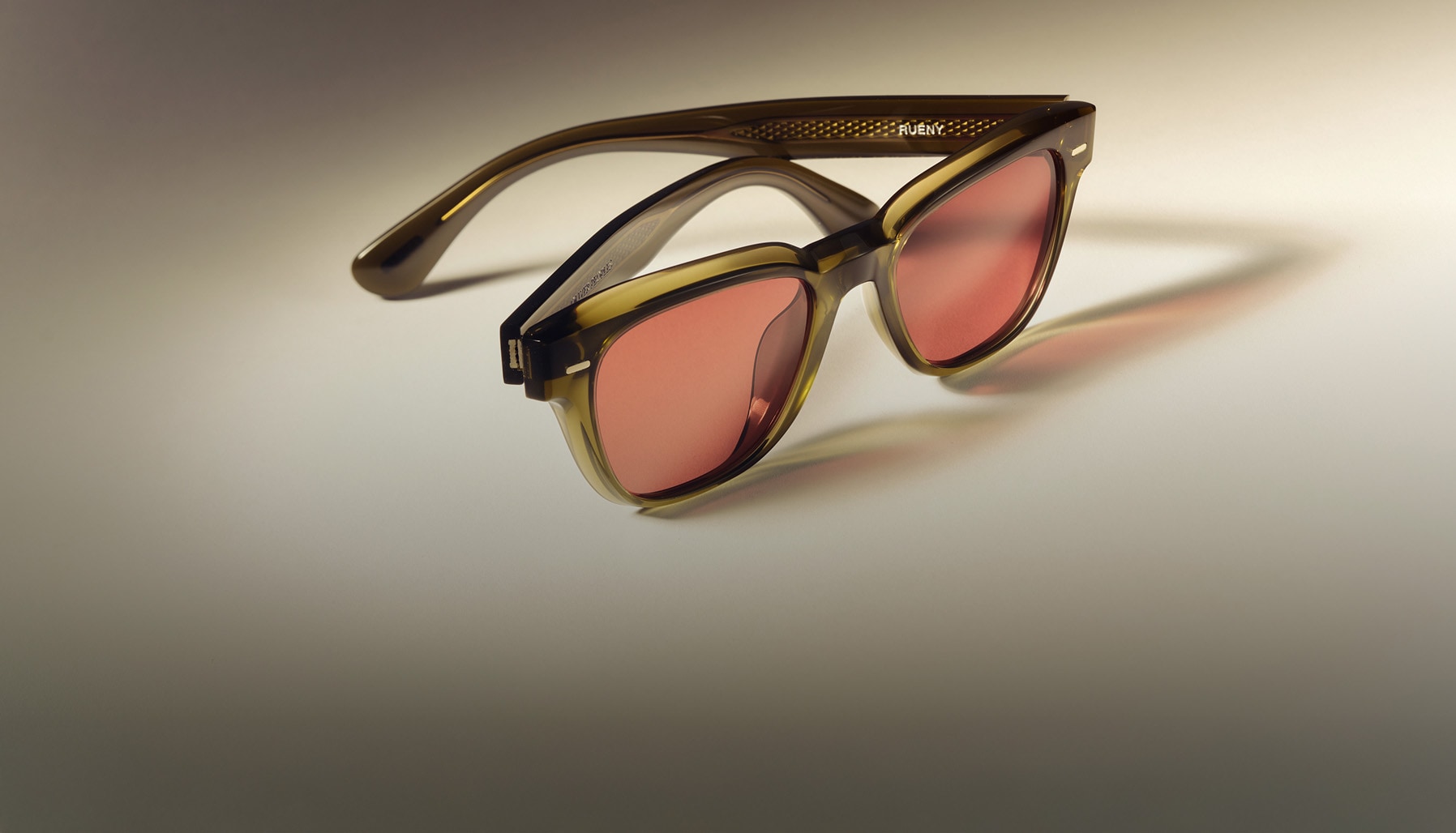 ハイ-クオリティ偏光レンズ装着偏光サングラス |Oliver Peoples Japan