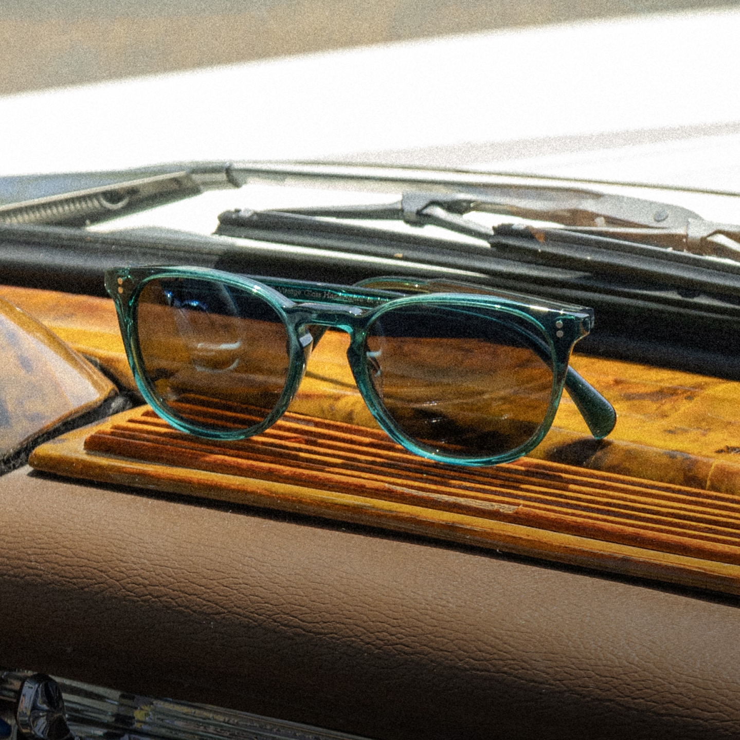 Finley Esq. Sun refreshed in Translucent Dark Teal.