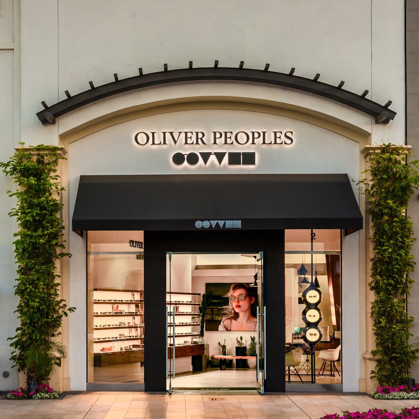 Services available online and offline | Oliver Peoples USA