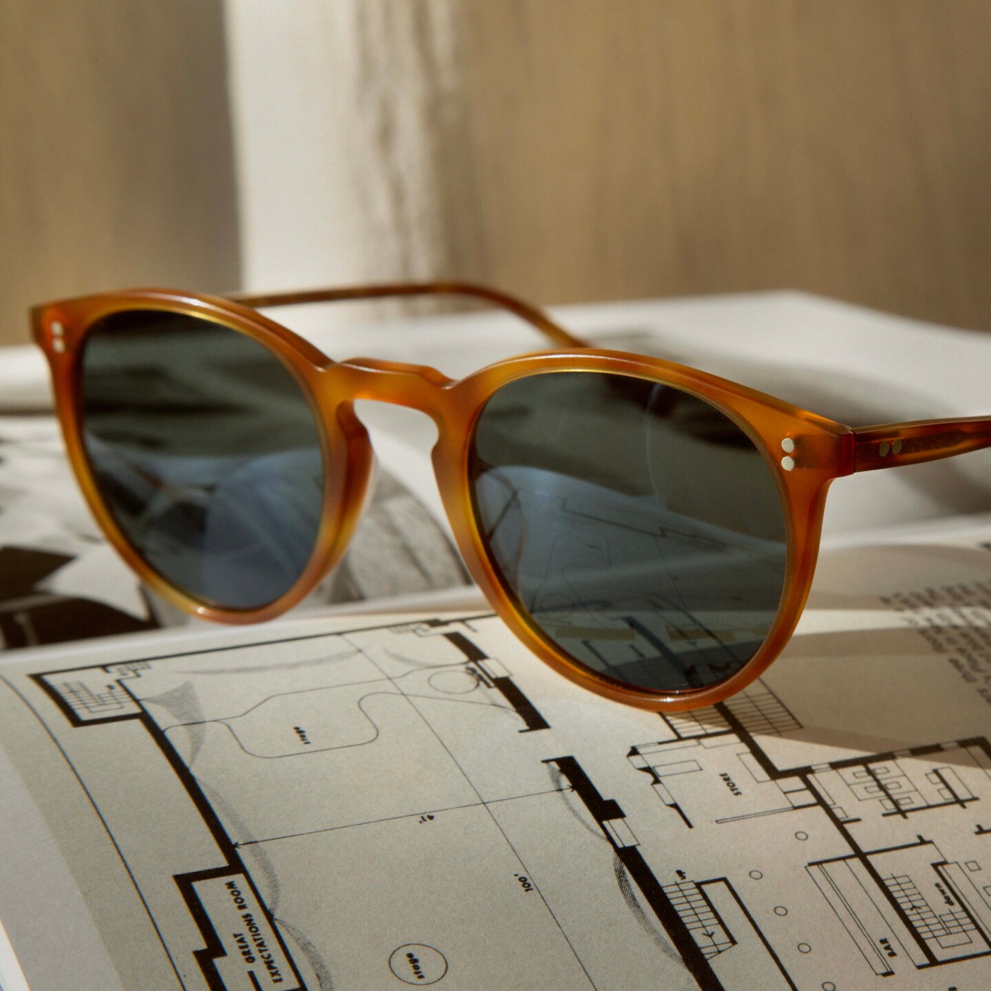 OV5183S Sunglasses Dark Grey Polar | Oliver Peoples International