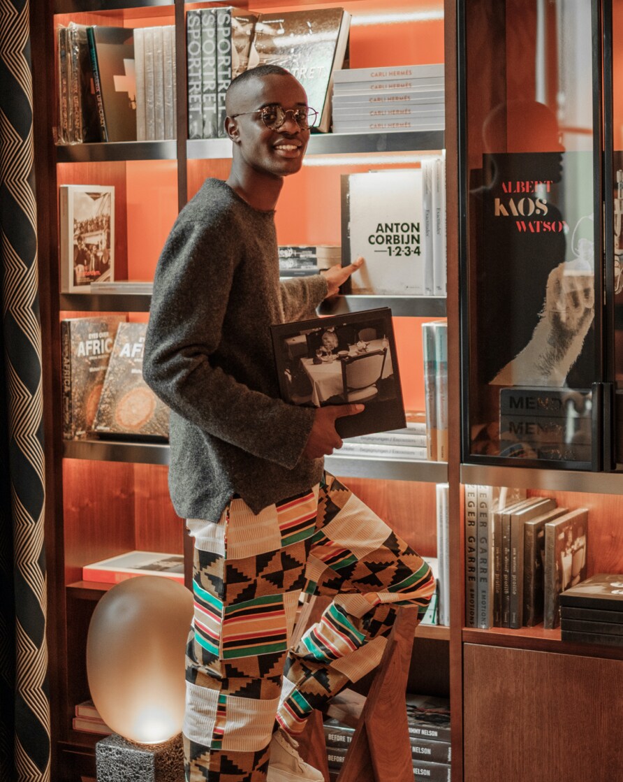 Jaye in Honey VSB pairs perfectly with Teal Polar lenses.