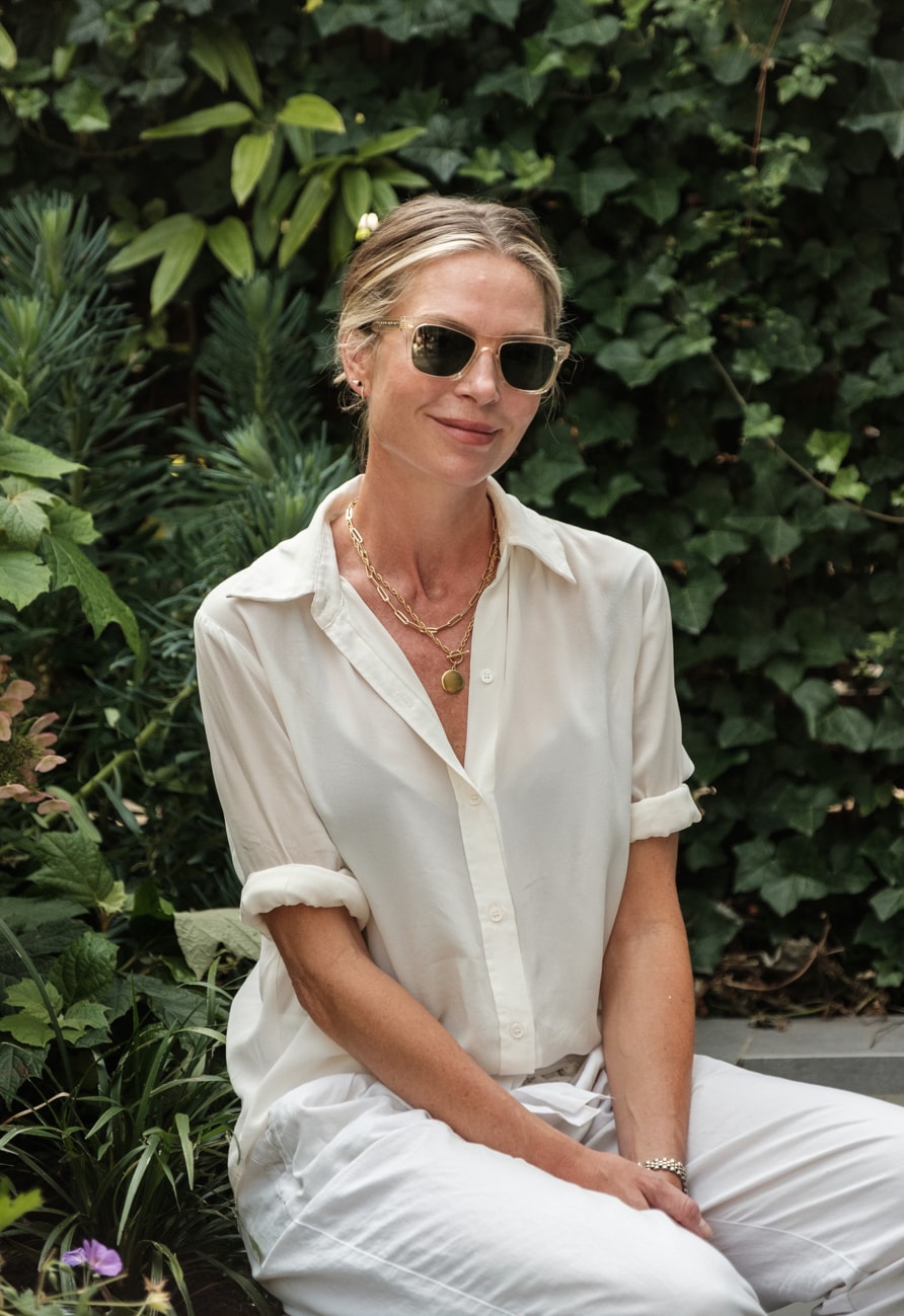 Jaye in Honey VSB pairs perfectly with Teal Polar lenses.