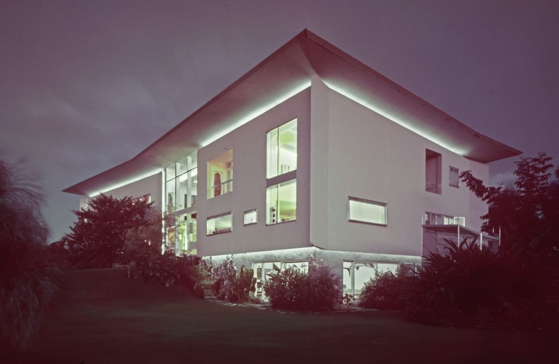 One of Ponti’s most iconic buildings and an influence to the collaboration: Villa Planchart (1953-1957), Caracas, Venezuela. © Gio Ponti’s Heirs archive / Gio Ponti Archives / Photo: Paolo Gasparini