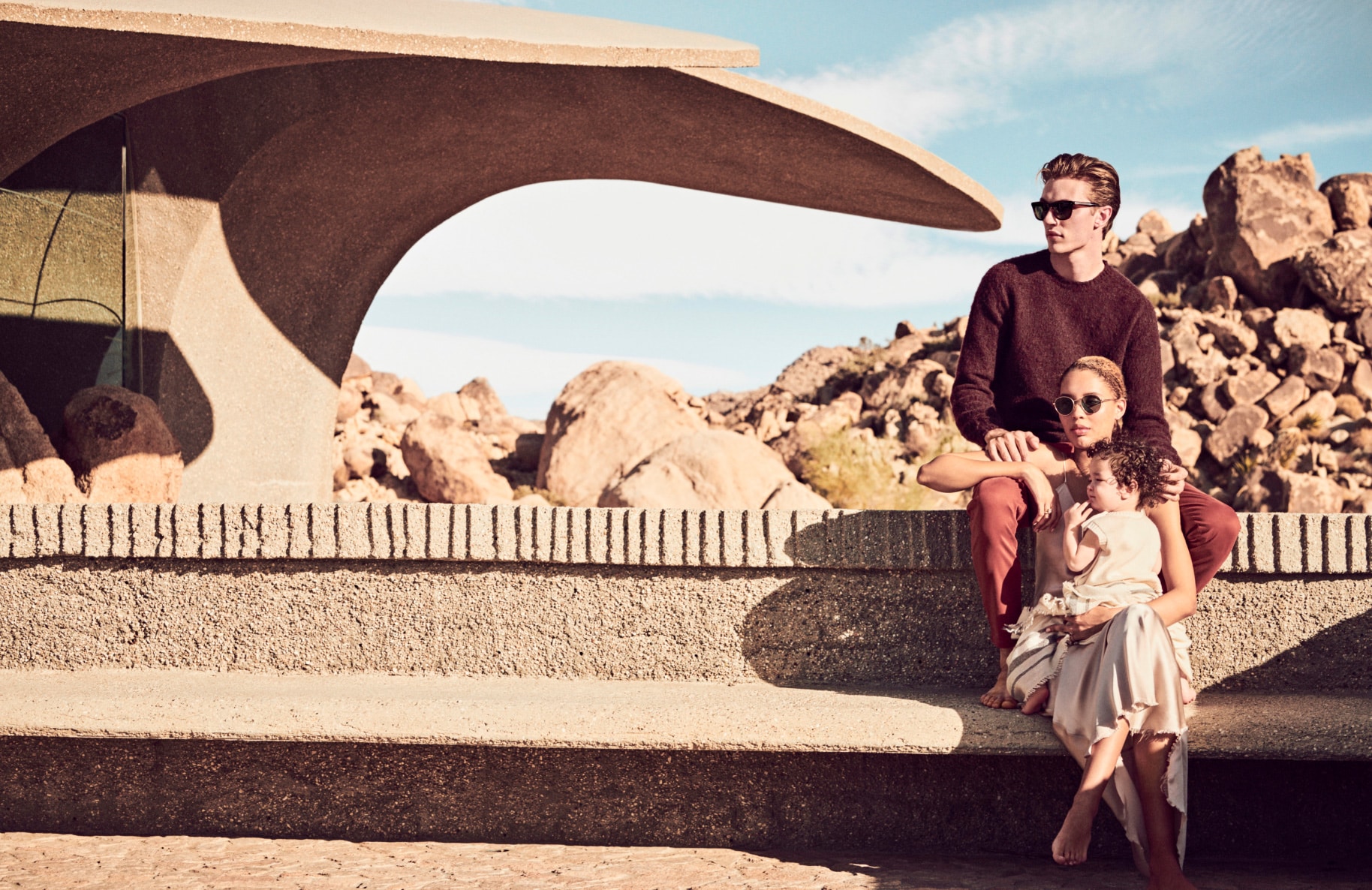 Lucky Blue dons Lynes Sun in Tuscany Tortoise with Nara in Altair Brushed Gold + Carbon Grey.